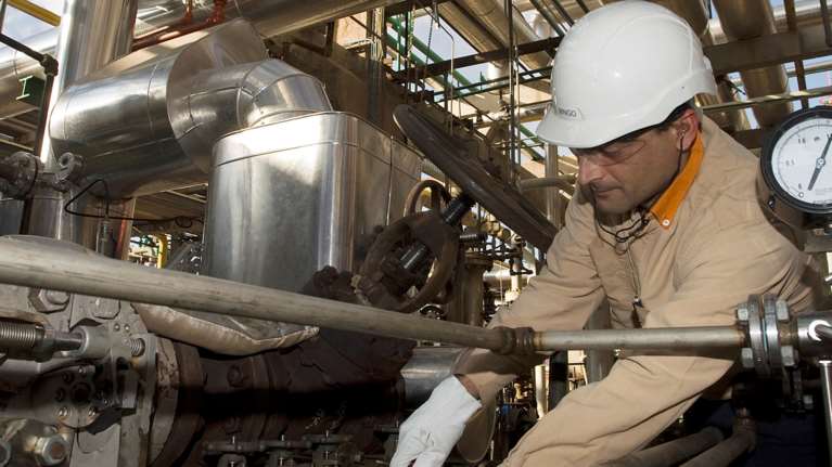 "Καλπάζουν" οι τιμές στο πετρέλαιο: Αγγίζει τα 125 δολάρια το βαρέλι