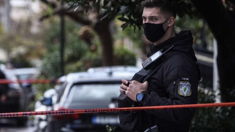 Διάρρηξη στη Φιλοθέη: Πήραν κοσμήματα ενός εκατ. ευρώ από την κόρη του επιχειρηματία - Εφυγαν με το χρηματοκιβώτιο στα χέρια