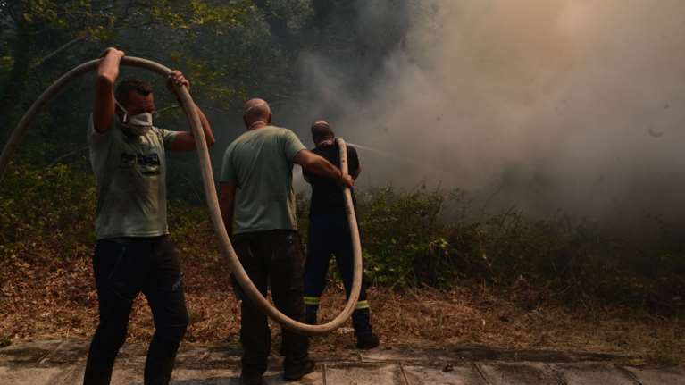 Το προφίλ των εμπρηστών: &quot;Σεσημασμένοι&quot; συνταξιούχοι, μαθητές, ψυχικά ασθενείς - Ο καθηγητής και ο... δασοπυροσβέστης