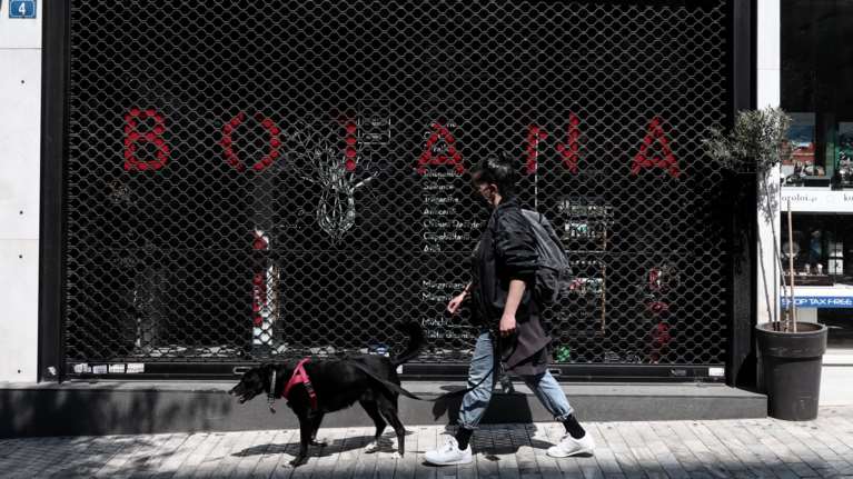 Δημοσκόπηση Pulse: Ανοιχτά μαγαζιά και σχολεία θέλουν οι πολίτες - Διχασμένοι για τη χαλάρωση του lockdown