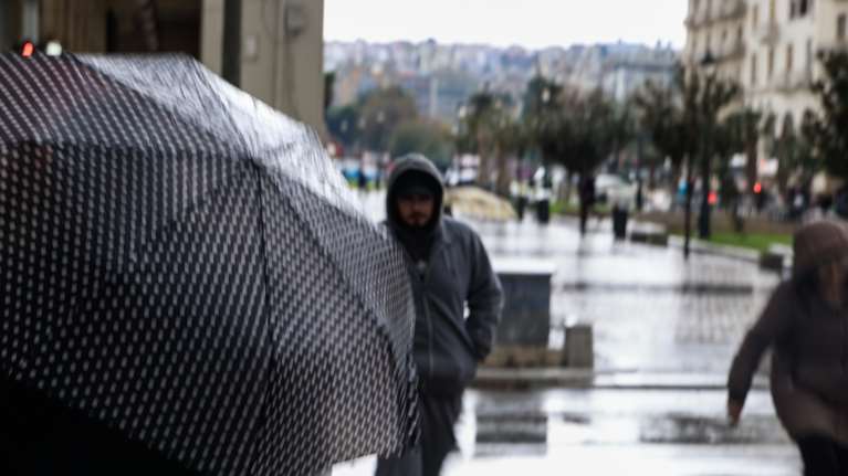 Κακοκαιρία: &quot;Δεν έχει τελειώσει&quot; προειδοποιεί ο Τσατραφύλλιας - Πού θα χτυπήσουν τα νέα κύματα - Απαγόρευση κυκλοφορίας στη Λήμνο