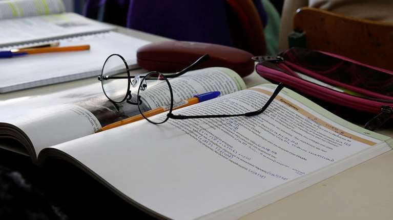 Η ώρα των φροντιστηρίων: Σήμερα αποφασίζουν οι λοιμωξιολόγοι πότε ανοίγουν - Τι θα γίνει με παιδικούς σταθμούς και SMS στο λιανεμπόριο