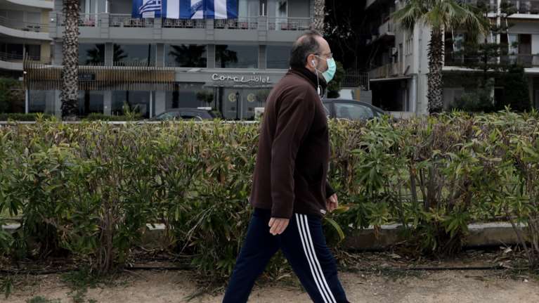 Σε ισχύ η απαγόρευση κυκλοφορίας: Μετακινήσεις μόνο με SMS ή &quot;εξοδόχαρτο&quot; - Αναλυτικά η διαδικασία