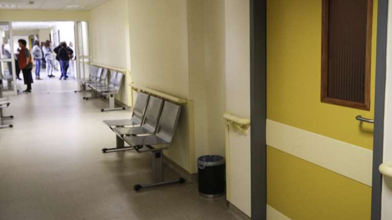 Επιδημία γαστρεντερίτιδας στη Τζια: Πάνω από 250 κρούσματα - &quot;Συνήθης ύποπτος ο νοροϊός&quot;, λέει ο Μαγιορκίνης