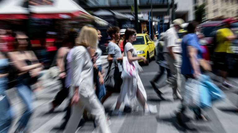 Ερχεται θερινή επιταγή ακρίβειας 200 ευρώ, όπως το Πάσχα - &quot;Κλειδώνει&quot; το Fuel Pass 2