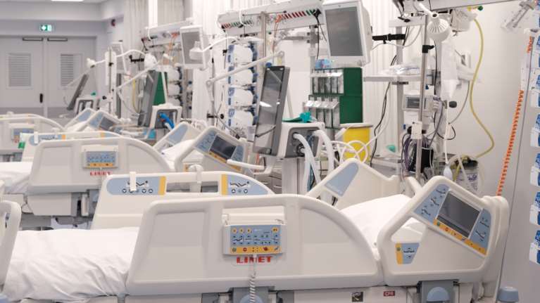 &quot;Καμπανάκι&quot; για τα όρια αντοχής του ΕΣΥ: Γέμισαν όλες οι κλίνες ΜΕΘ στο Σωτηρία - Δεν δέχεται νέα περιστατικά