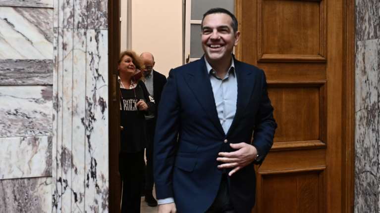Tους έκανε πάλι άνω-κάτω ο Τσίπρας: Βράζει ο ΣΥΡΙΖΑ με την αυτοκριτική του για Novartis και τηλεοπτικές άδειες