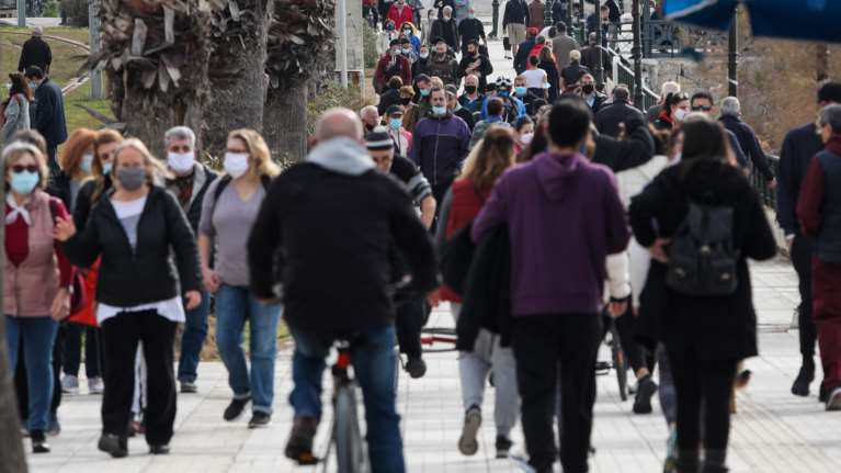 Ερχεται ρύθμιση &quot;σκούπα&quot; για τα χρέη στην εφορία: Έως και 72 δόσεις - Οι δύο αλλαγές και ποιους αφορούν