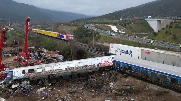 Τέμπη: Νέες αποκαλύψεις - Δύο χρόνια μετά δεν έχει κληθεί να καταθέσει ακόμη ο ρυθμιστής κυκλοφορίας του ΟΣΕ