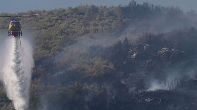 Φωτιά στην Αττική: Ο Λέκκας εξηγεί πώς το ανάγλυφο στον Βαρνάβα ευνόησε την ταχεία εξάπλωση της πυρκαγιάς