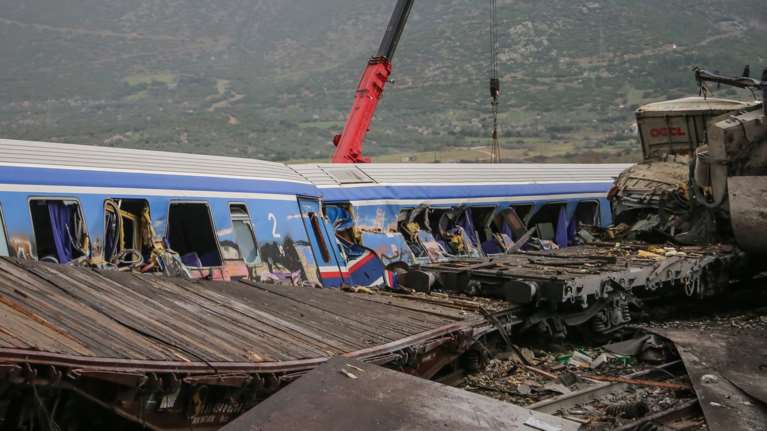 Τέμπη: Δύο χρόνια μετά ερευνούν την καμπίνα της δεύτερης μηχανής - &quot;Δεν θα βρούμε άκρη&quot;, λέει ο Λακαφώσης