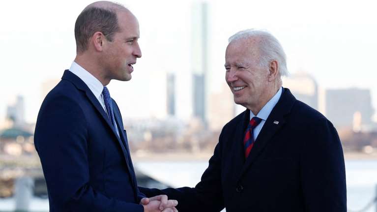 Συνάντηση Μπάιντεν με πρίγκιπα Γουίλιαμ στη Βοστόνη: &quot;Πού είναι το παλτό σου;&quot; [Εικόνες - Βίντεο]