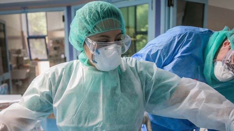 Κορονοϊός: 303 νέα κρούσματα σήμερα - 8 θάνατοι σε 24 ώρες, 83 οι διασωληνωμένοι