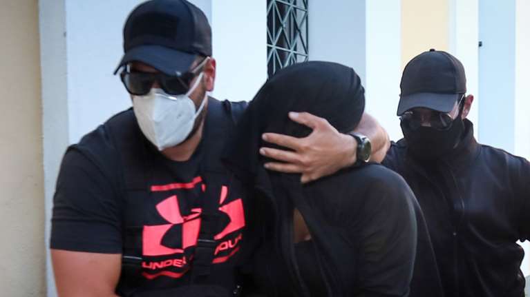 Επίθεση με βιτριόλι: Ψυχρή και αδιάφορη η 35χρονη - "Δεν με αφορά η υπόθεση"