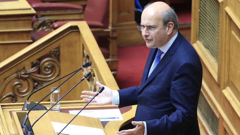 Κωστής Χατζηδάκης: Aπό το 2025 οι τραπεζικές προμήθειες θα είναι αρκετά χαμηλότερες - Την Κυριακή οι ανακοινώσεις