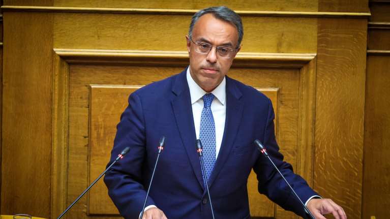 Σταϊκούρας: Οι βουλευτές χειροκρότησαν τον κ. Καραμανλή για την επιχειρηματολογία του