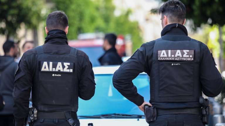 Υμηττός: Ανήλικοι έκλεβαν χαλκοσωλήνες από πολυκατοικία - Τρεις συλλήψεις