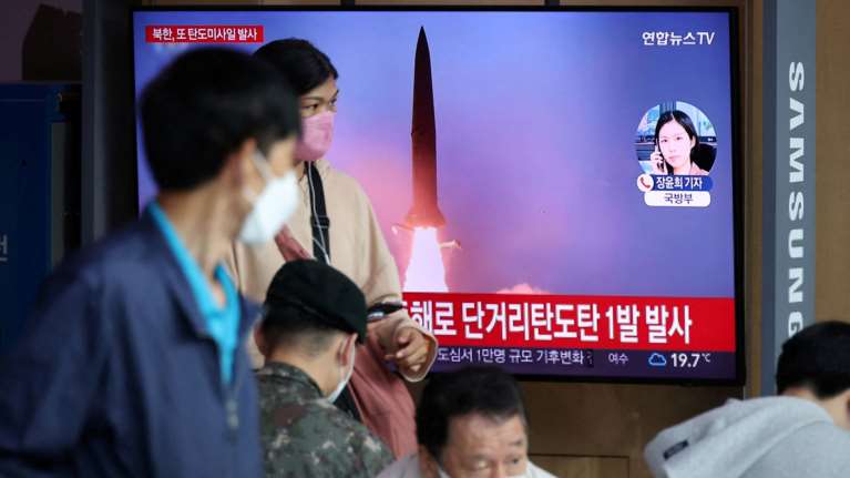 Η Βόρεια Κορέα εκτόξευσε βαλλιστικό πύραυλο στη θάλασσα - &quot;Πολύ σοβαρή πρόκληση&quot; απαντά η Σεούλ