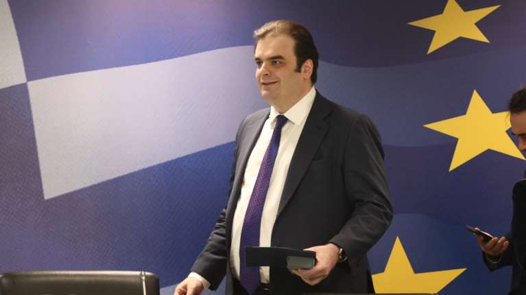 Bloomberg: Ευκαιρία ευρωπαϊκής αποκατάστασης της Ελλάδας μια εκλογή Πιερρακάκη στο τιμόνι του Eurogroup