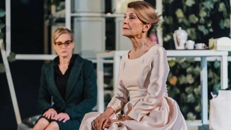 Αιμιλία Υψηλάντη: Δύναμη ψυχής μετά τον θάνατο της κόρης της - Το μήνυμά της πριν ανέβει ξανά στη σκηνή