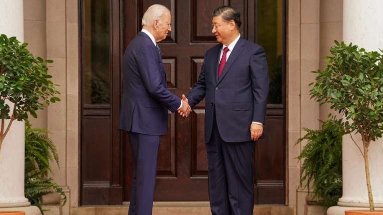 Αναθέρμανση σχέσεων ΗΠΑ-Κίνας: &quot;Δεν μπορούμε δύο μεγάλες χώρες να γυρίσουμε την πλάτη η μία στην άλλη&quot;