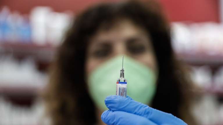 Συναγερμός για τη γρίπη: 5+1 ερωτήσεις και απαντήσεις για το φετινό εμβόλιο - Οσα πρέπει να ξέρουμε