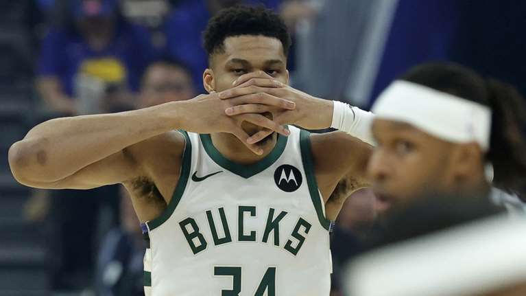 "Βόμβα" Αντετοκούνμπο: Δεν ξέρω αν θα τελειώσω τη σεζόν στους Μπακς - "Το βλέπω μέρα με τη μέρα"