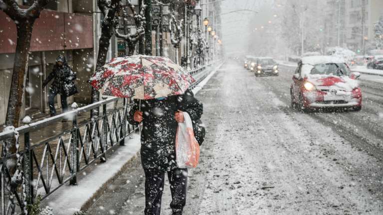 Κακοκαιρία &quot;Barbara&quot;: Μήνυμα του 112 στην Αττική για επικίνδυνες χιονοπτώσεις ως το μεσημέρι