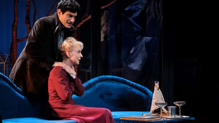 &quot;Βρυκόλακες&quot; του Ιψεν στο Εθνικό με Ναταλία Τσαλίκη και Αργύρη Πανταζάρα - Σε σκηνοθεσία Φασουλή