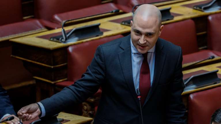 Επιμένει ο Μπογδάνος για τον τέως: Υπήρχαν τρόποι να κηδευτεί με ευπρέπεια - Καθαρά πολιτική η απόφαση Μητσοτάκη