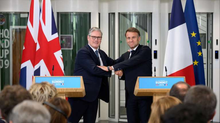 Βρετανία και Γαλλία συμφώνησαν για πιλοτικό πρόγραμμα &quot;ανταλλαγής μεταναστών&quot; - &quot;Ένας μέσα, ένας έξω&quot;