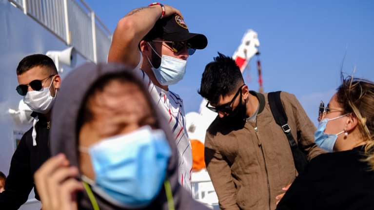 Νέα σύσταση ΠΟΥ: Μάσκες στα παιδιά άνω των 12 ετών όπως και οι ενήλικες