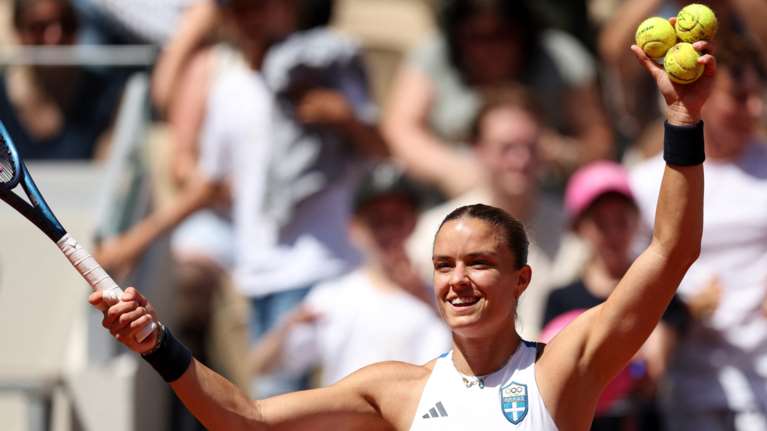 Ολυμπιακοί Αγώνες 2024: Πρόκριση με επίδειξη δύναμης για τη Μαρία Σάκκαρη - Το ζεύγος Μητσοτάκη είδε τον αγώνα [βίντεο]