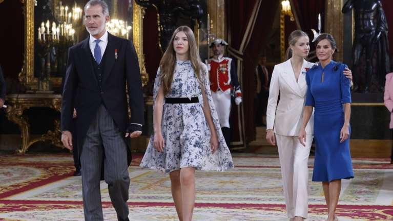 Χωρισμός για Λετίσια και Φελίπε: Η συμφωνία διαζυγίου που υπέγραψε με το ζόρι η βασίλισσα - Με ποιον θα μείνουν οι κόρες τους