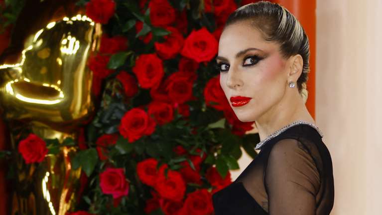 Οσκαρ 2023 - Lady Gaga: Το ατύχημα και η κίνηση που έκανε τους πάντες να της "βγάλουν το καπέλο" [βίντεο]