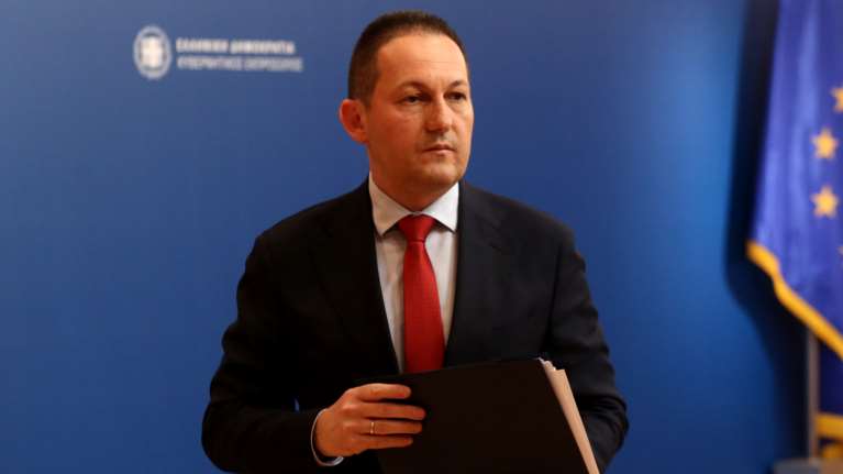 Σκληρή απάντηση Πέτσα σε Τσίπρα: Θέλει κλειστά σχολεία, παραμένει ανεύθυνα ίδιος