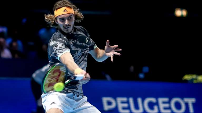 Το ξεχωριστό δώρο που έλαβε ο Τσιτσιπάς από θαυμάστρια του - &quot;Ανίκητος ει ω παι&quot; [εικόνα]