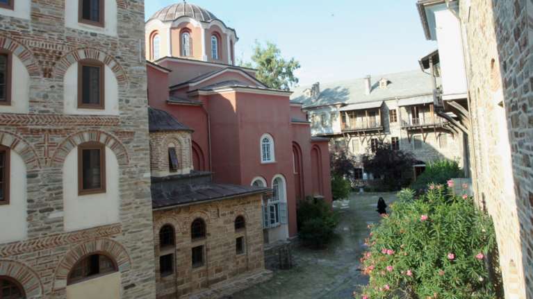 Το πρώτο ξενοδοχείο στο Άγιο Όρος: Προσφέρει ακόμη και μασάζ - Πόσο κοστίζει η βραδιά [βίντεο]