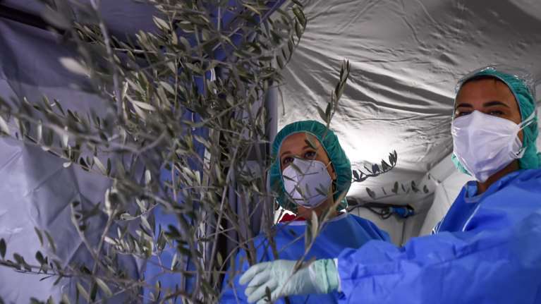 Κορονοϊός: Αισιοδοξεί με... 525 νεκρούς σε ένα 24ωρο η Ιταλία - Έφτασαν τους 15.887