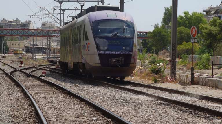 Σιδηρόδρομος: Ξανά στις ράγες τα τρένα και ο προαστιακός από αύριο με αυστηρά μέτρα - Ποια δρομολόγια θα γίνουν