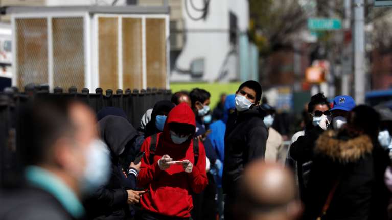 Σαρώνει τον πλανήτη ο κορονοϊός: 572.040 τα κρούσματα - Έφτασαν τους 26.621 οι νεκροί