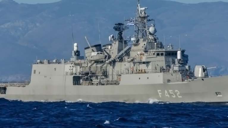 Πρώτη εμπλοκή για την φρεγάτα &quot;Ύδρα&quot; - Πυρά εναντίον δύο drones στον Κόλπο του Άντεν