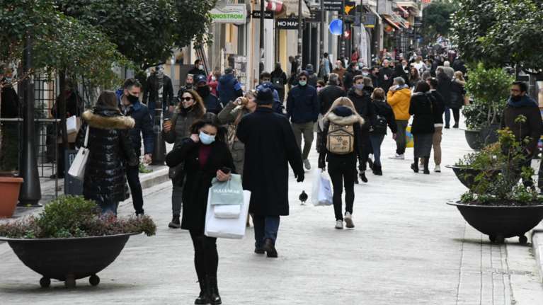 Άνοιγμα λιανεμπορίου: Mε μάσκες, αποστάσεις αλλά και ουρές σε καταστήματα - Τι έγινε σε Αθήνα, Θεσσαλονίκη, Πάτρα