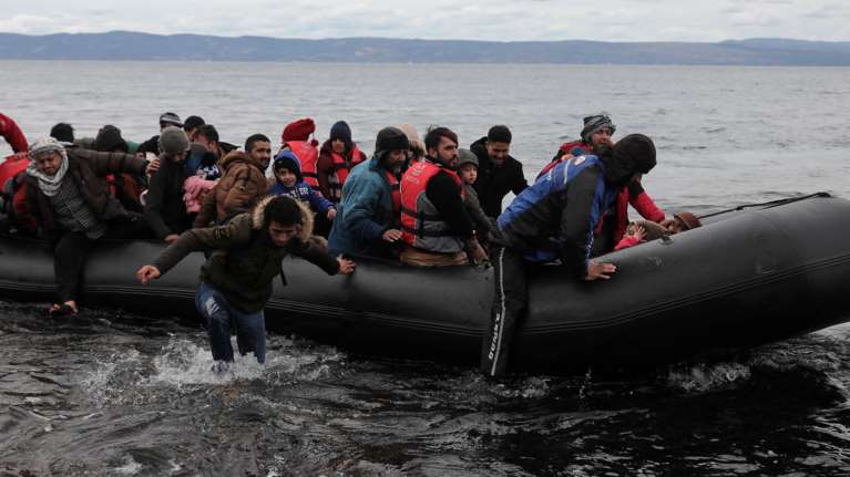 DW: 120.000 πρόσφυγες έτοιμοι να περάσουν στην Ελλάδα από τη θάλασσα