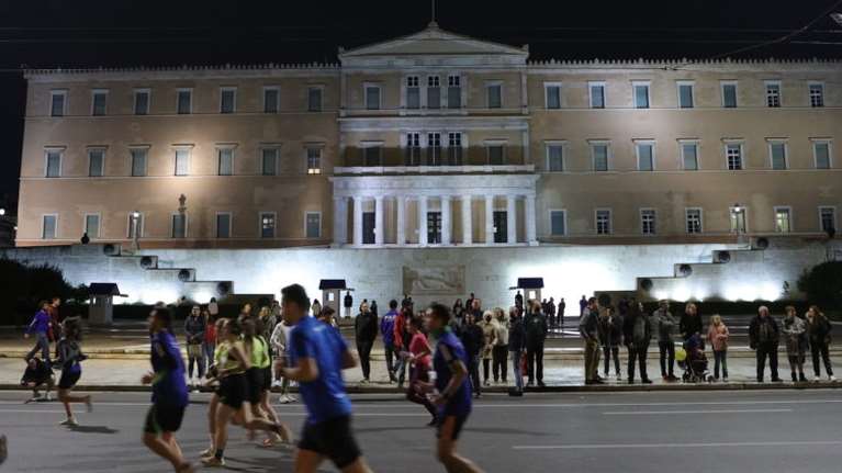 39ος Μαραθώνιος: Άνοιξαν οι δρόμοι στο κέντρο της Αθήνας - Παραμένει αυξημένη η κίνηση