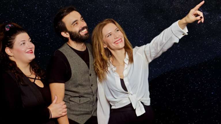 "Κέλλυ": Αγνή Χιώτη και Βασιλική Βλάχου ενώνουν το 2026 θεατρικά τις δυνάμεις τους