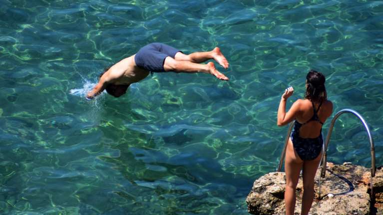 Ξεκινά το νέο κύμα καύσωνα: Ποια μέρα κορυφώνεται - Σε ποιες περιοχές θα φτάσει 42 βαθμούς ο υδράργυρος