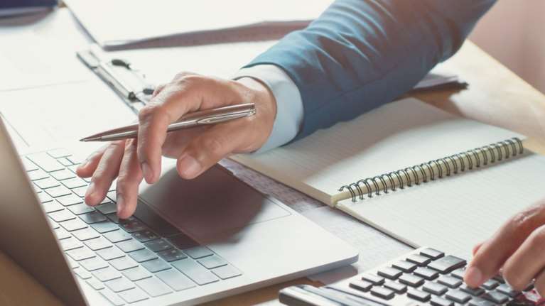 Στην τελική ευθεία οι φορολογικές δηλώσεις - Ερχονται στοχευμένοι ψηφιακοί έλεγχοι από την ΑΑΔΕ