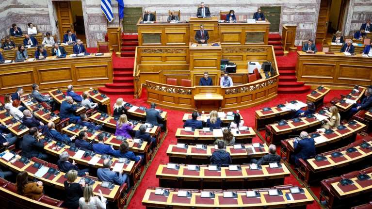 Αυτή είναι η νέα λίστα Βαξεβάνη: Οι υπουργοί και οι δημοσιογράφοι που "παρακολουθούνταν" μέσω predator