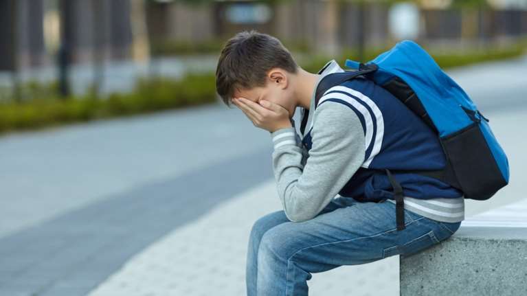 Βόλος: Εδειραν άγρια και κούρεψαν συμμαθητή τους για εξευτελισμό - Τον έστειλαν στο νοσοκομείο λόγω... οικονομικών διαφορών